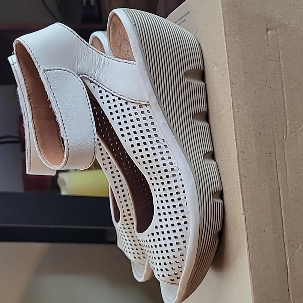 White Clarks Artisan Wedge - Picture 2 of 6
